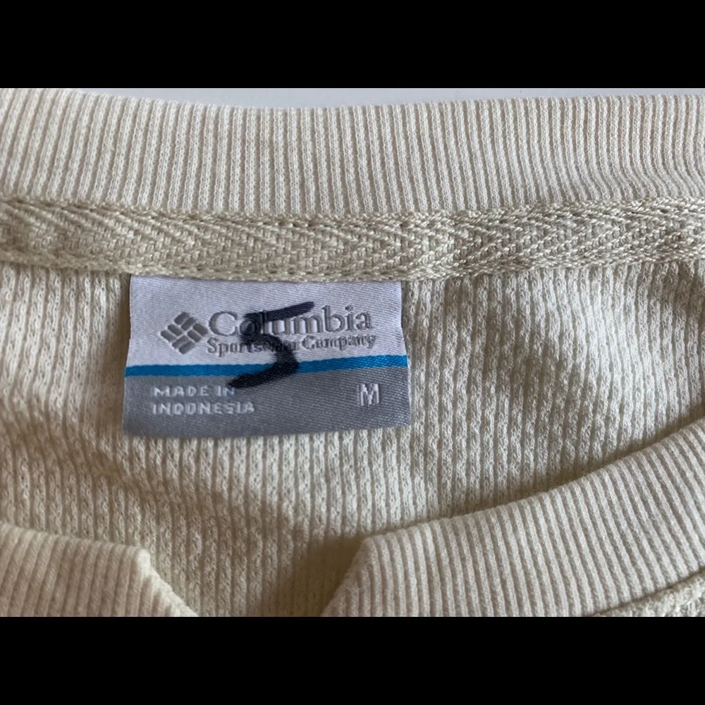 COPY - A cute columbia long sleeve shirt - Picture 6 of 11